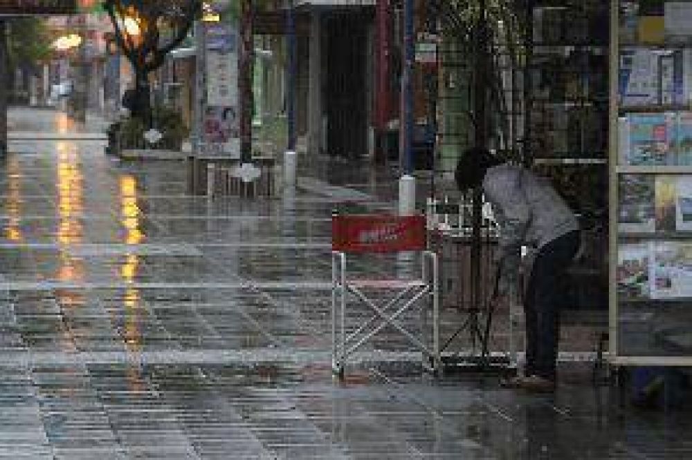 La lluvia no ceder� y advierten que viene un frente fr�o a la provincia