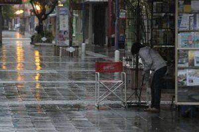 La lluvia no ceder� y advierten que viene un frente fr�o a la provincia