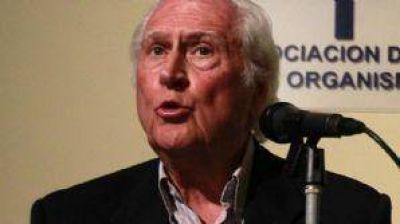 Pino Solanas en Neuqu�n carg� duro contra Sapag