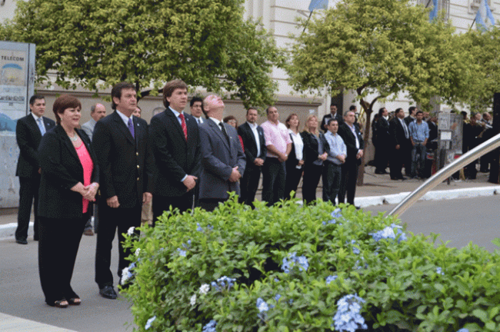 La Municipalidad rindi� homenaje a la Escarapela en la semana de Mayo