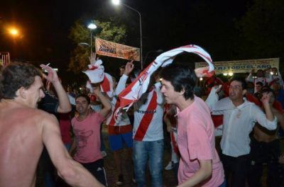 Los festejos por River se diseminan por los caminos de la tierra roja