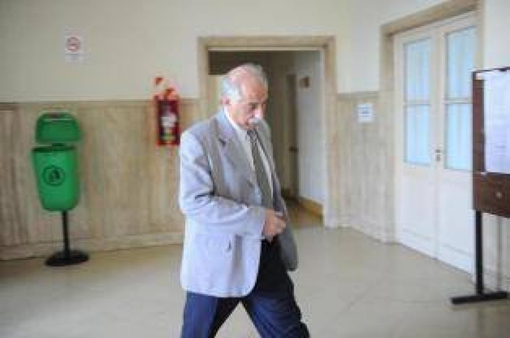 La UCR habla de una maniobra de oficialistas para garantizarle impunidad al fiscal Albaca