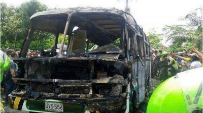 Explot� un micro en Colombia y 26 ni�os murieron calcinados