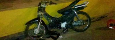Joven de 18 a�os muere al chocar con su moto