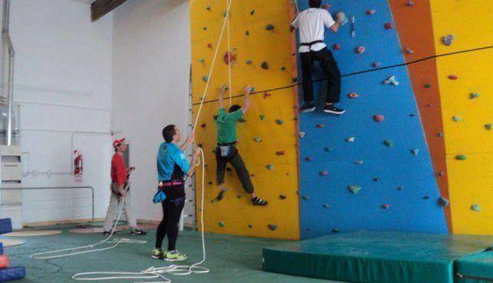 Stadium incorpor� un muro de escalada deportiva
