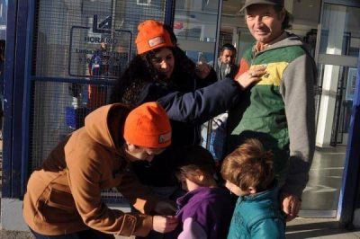 Con la entrega de escarapelas el municipio inici� la Semana de Mayo