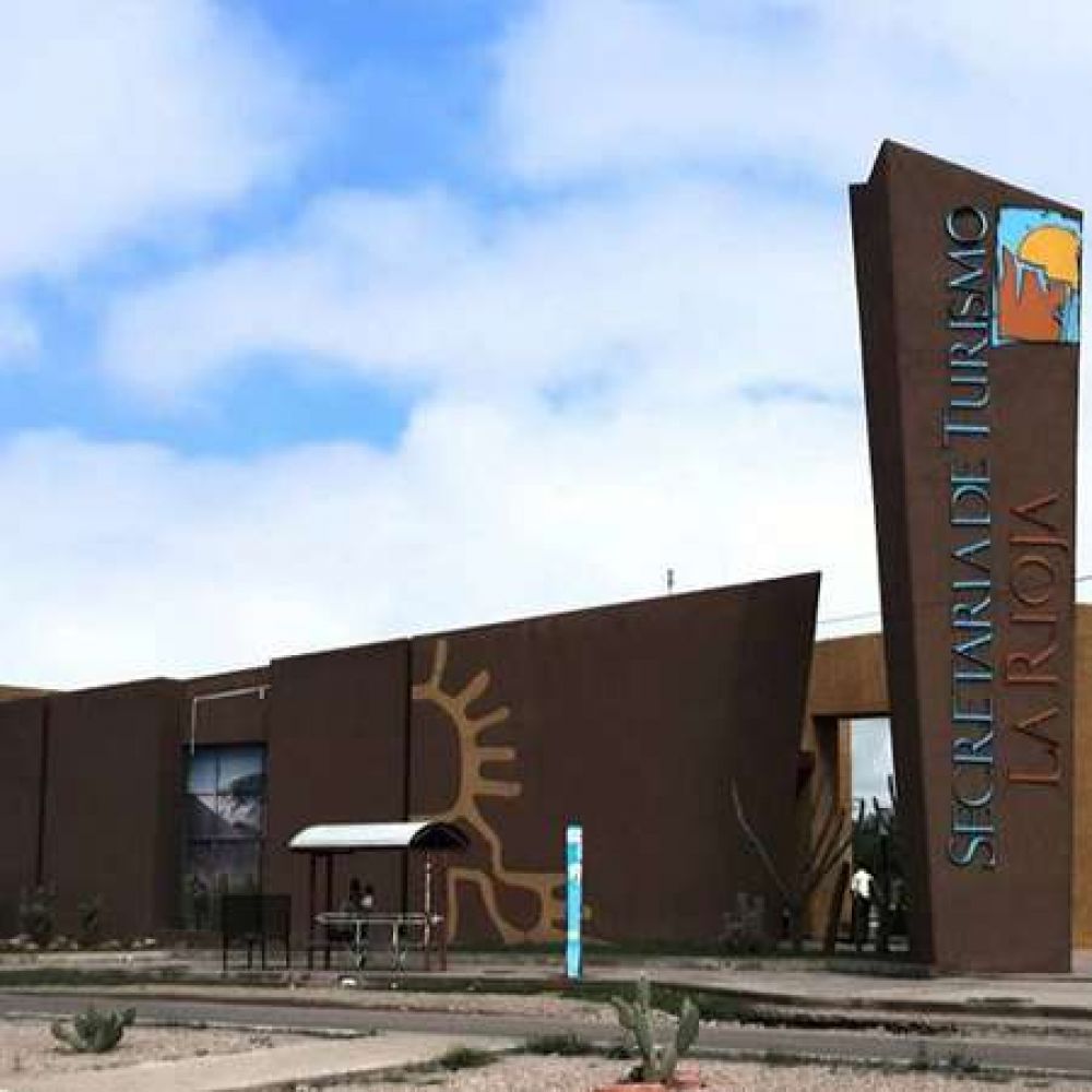 La secretaria de Turismo de La Rioja informa entrega de certificados