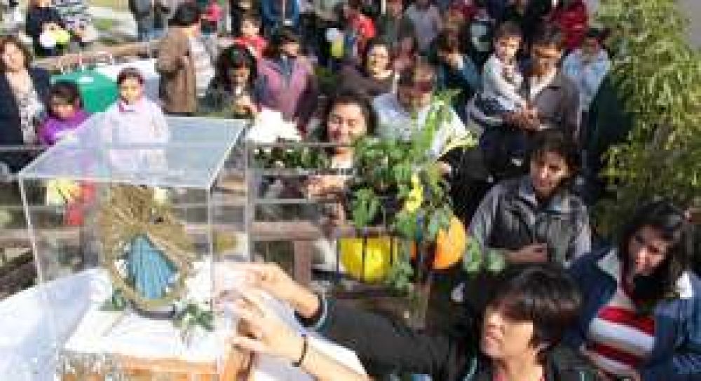 La Virgen de Luj�n que bendijo el Papa, ahora visita a los inundados