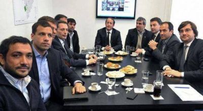 Intendentes cuestionaron a la Provincia por reunirse con ex funcionarios por Energ�a