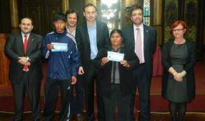 La Plata: Intendente Bruera entreg� nuevos documentos a extranjeros