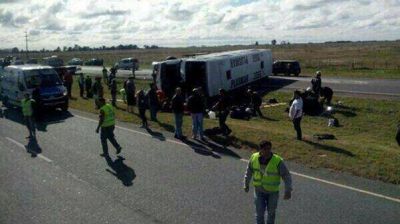 Volc� un micro en la ruta 2: muri� una pasajera y otros 28 quedaron heridos