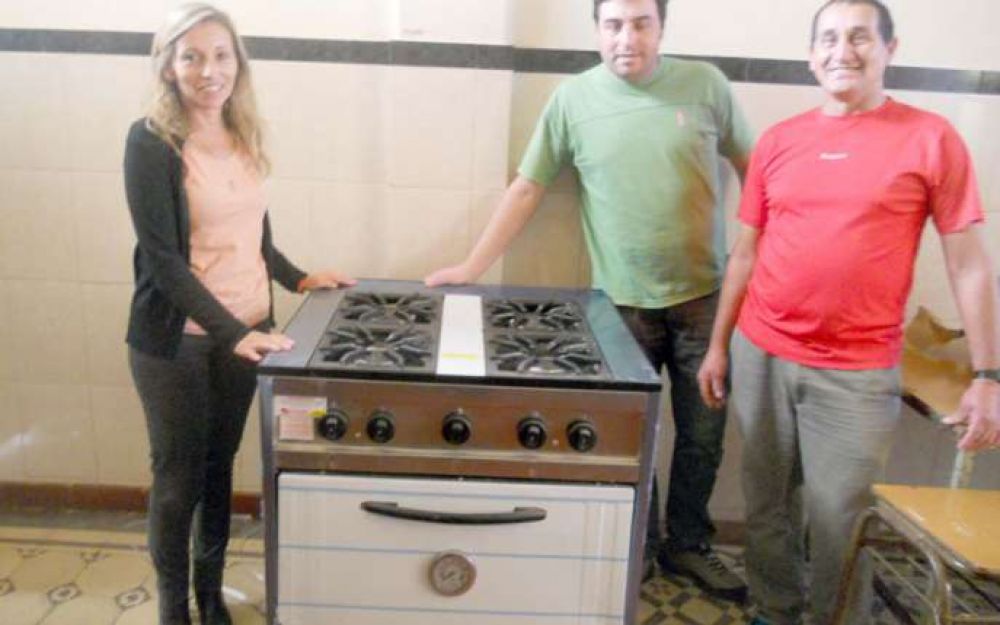 Se entregaron equipamientos a comedores escolares