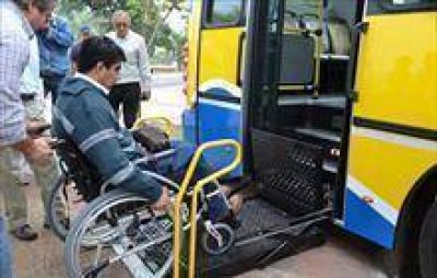 Presentaron los primeros colectivos adaptados para personas discapacitadas