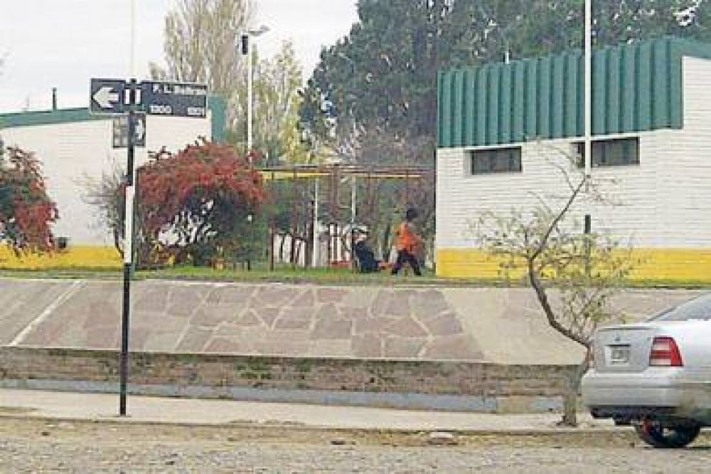 Acusan a sereno de polideportivo de intentar abusar de varios chicos