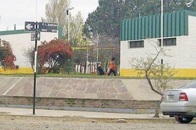 Acusan a sereno de polideportivo de intentar abusar de varios chicos