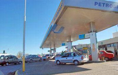 �Motochorros� asaltaron a un playero y al minishop de una estaci�n de servicio