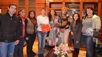 La gobernadora recibi� a miembros de AMMAR