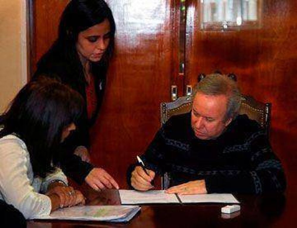 Gobierno aument� aportes, becas y tarjetas sociales
