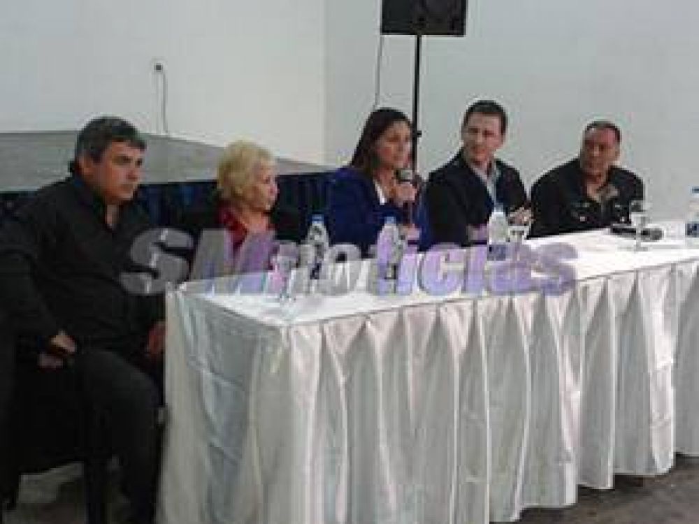 La senadora provincial Micaela Ferraro visit� Tres de Febrero