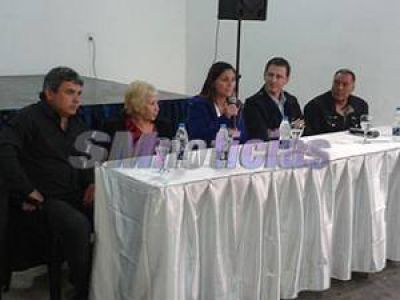 La senadora provincial Micaela Ferraro visit� Tres de Febrero