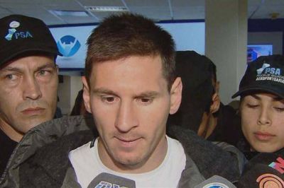 Lionel Messi ya lleg� al pa�s y promete 