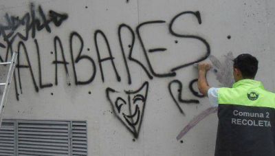 La Comuna 2 lleva a Provincia su plan para limpiar graffitis