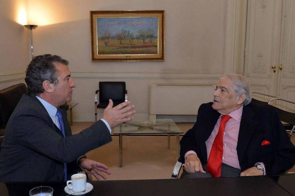 Urribarri muestra el apoyo del titular de la UIA