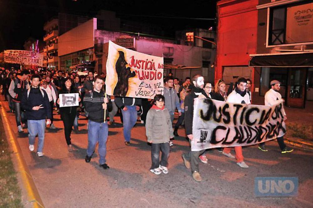 A un mes del asesinato, marcharon para reclamar justicia por Claudio Vera