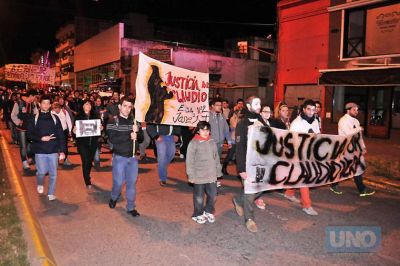 A un mes del asesinato, marcharon para reclamar justicia por Claudio Vera