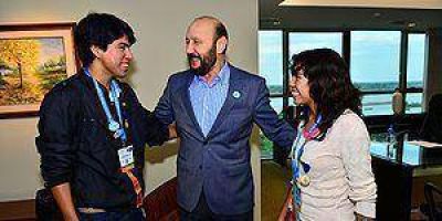 �Una educaci�n con justicia social� permiti� a estudiantes wichi ser Argentina en EEUU