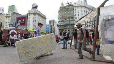 La carpa villera cumple un mes en el Obelisco porte�o