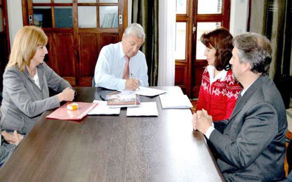 Educaci�n y Arcor renovaron convenio