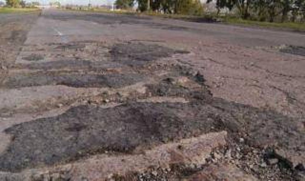 Ensenada: Firman acuerdo para repavimentar el deteriorado Camino a Punta Lara