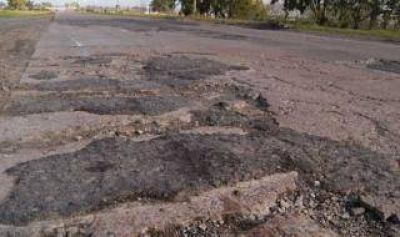 Ensenada: Firman acuerdo para repavimentar el deteriorado Camino a Punta Lara