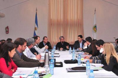 El gobernador planifica pol�ticas para 2014-2015 con el gabinete