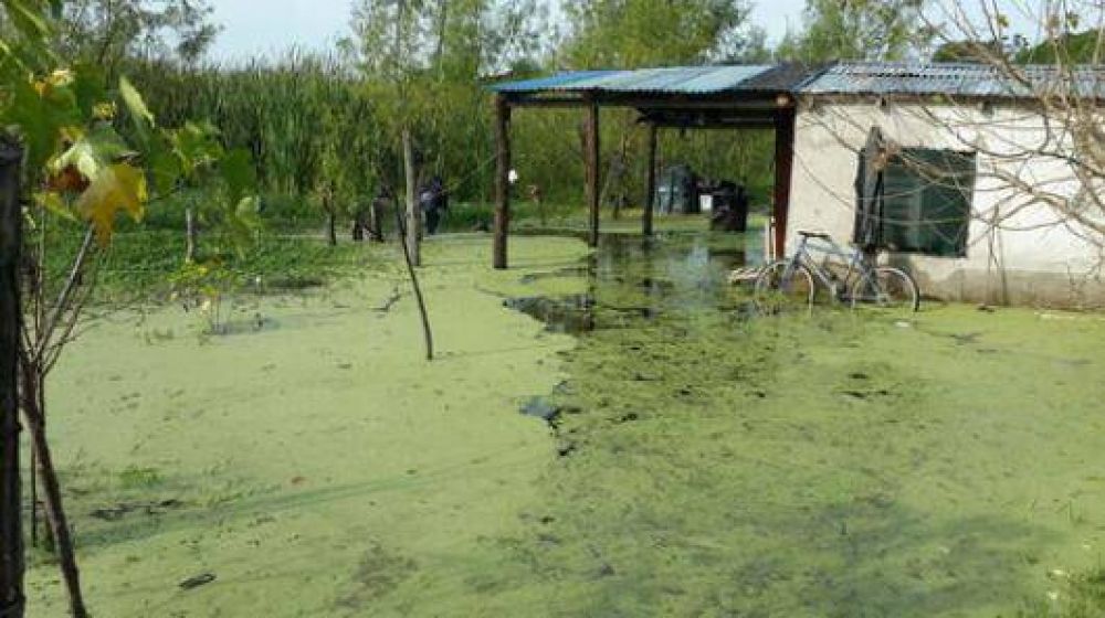 Asisten a familias afectadas por la crecida de lagunas