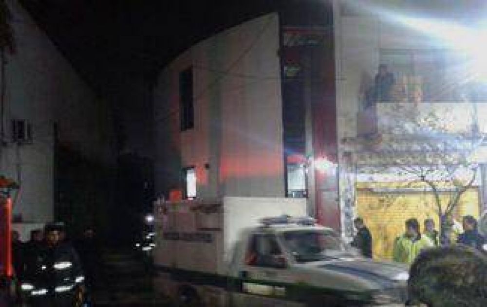 Incendio en un neuropsiqui�trico de Bernal: hay tres internos muertos