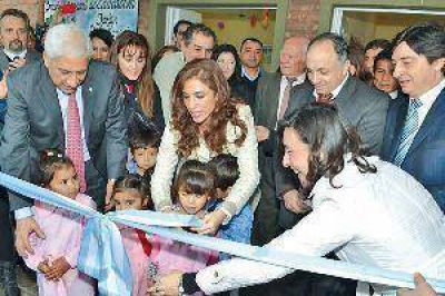 La gobernadora inaugur� otra escuela y jard�n de infantes en el Dpto. Loreto