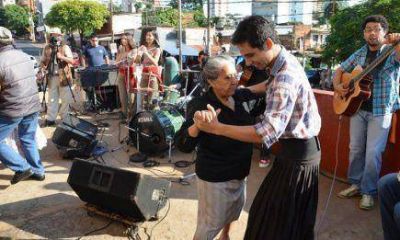 Con el apoyo de la Municipalidad, Joselo Schuap present� �El sue�o del pibe�