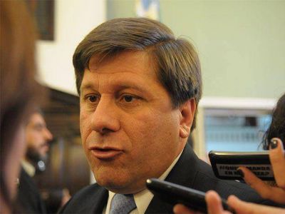 Mendoza no aumentar� el salario familiar como lo anunci� Cristina