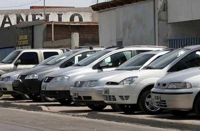 Importante baja en la venta de autos y motos a nivel local