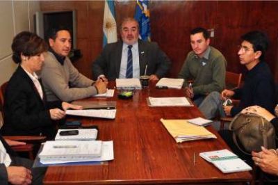 Educaci�n recibi� a la Regional Sur de ATECh para analizar la situaci�n