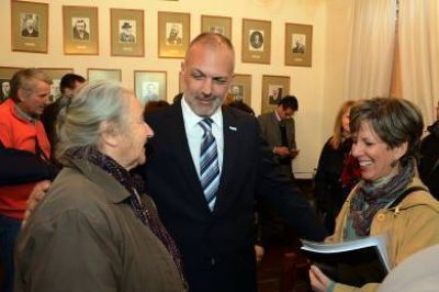 Buzzi firm� acuerdos para llevar agua potable a zonas rurales