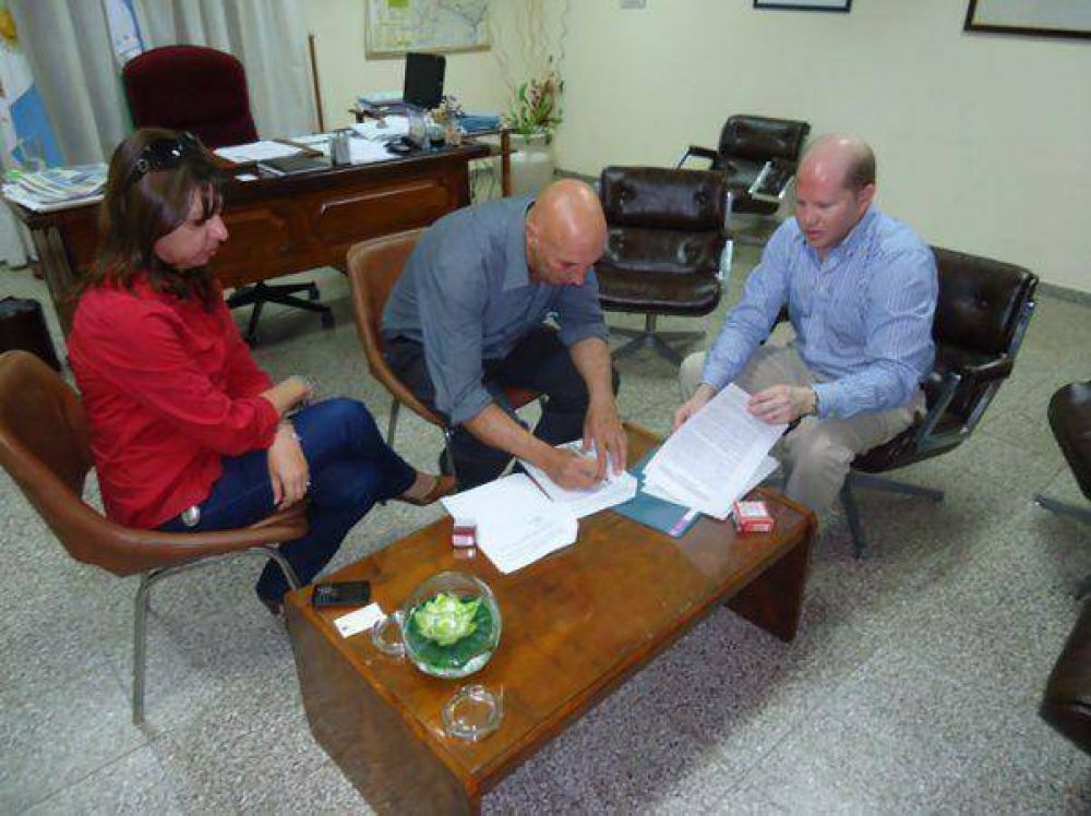 Seguridad Vial: Chapo firm� convenios con la Municipalidad de Presidencia de la Plaza