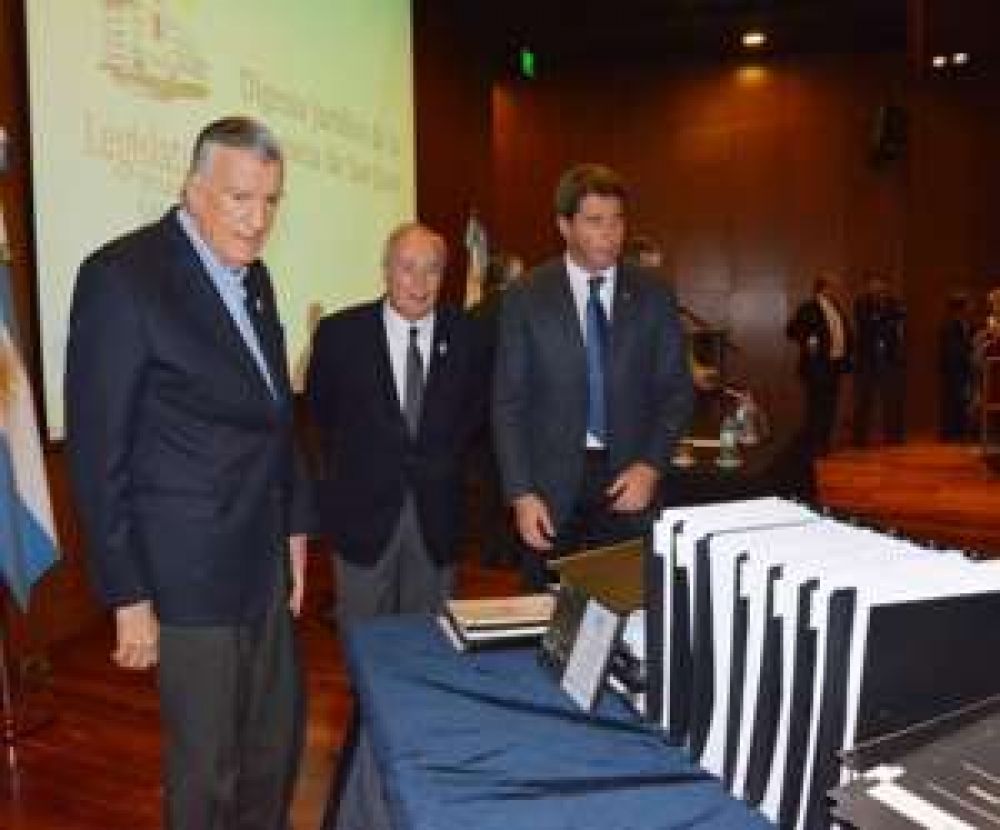 Quieren aprobar el digesto de 1.428 leyes en septiembre