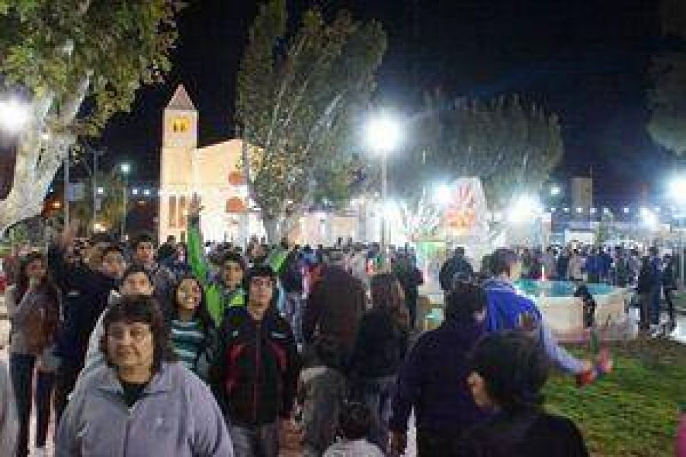 Albardn: Los vecinos disfrutan a pleno la nueva plaza