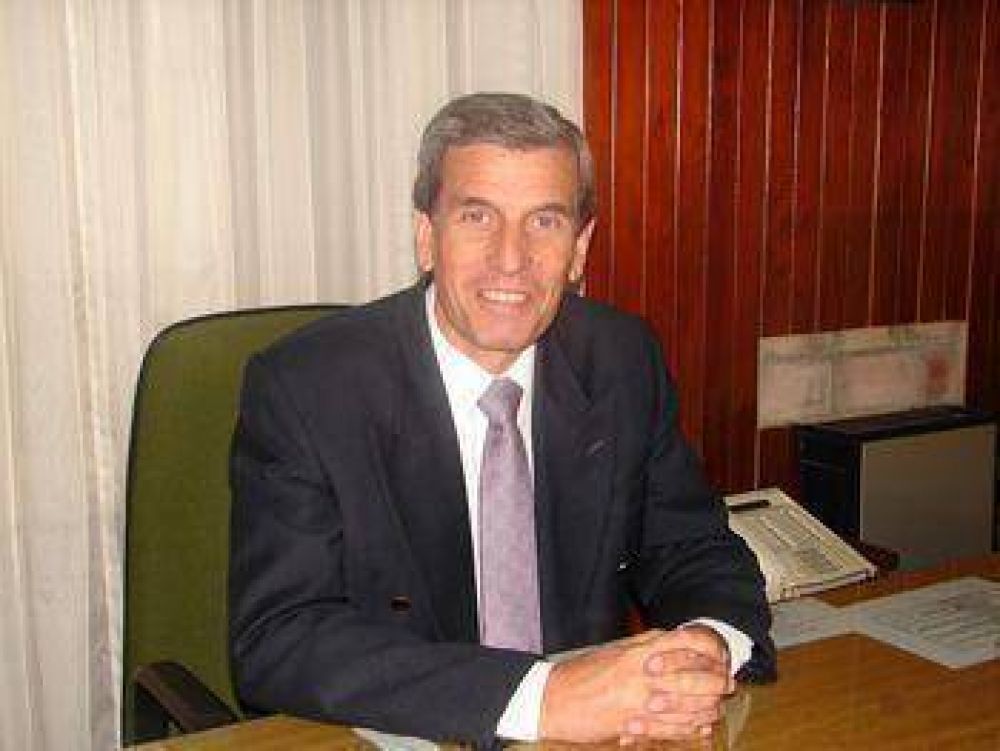 Juan Carlos Sim�n ser�a candidato a presidente del comit� de la UCR en septiembre