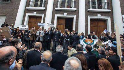 La Justicia prohibi� a dirigentes de la Bancaria acercarse a la Caja Popular