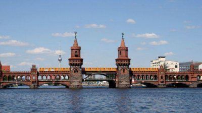 Un argentino muri� en Berl�n tras caer de un puente