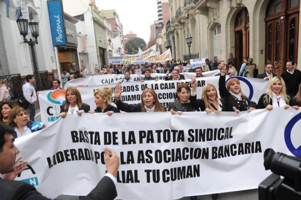 Reclamaron celeridad en las causas contra La Bancaria